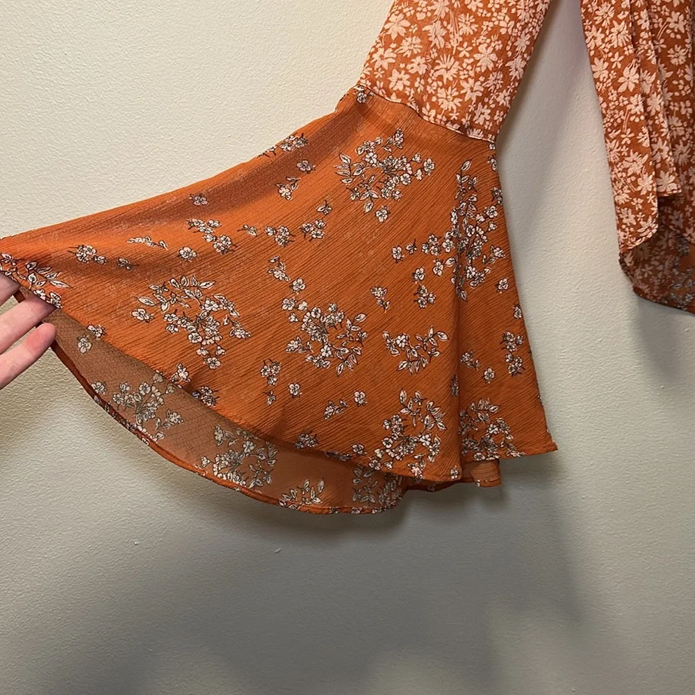 Free People Women’s Rust Serena Floral Bell Sleeve Button Front Blouse Sz XS